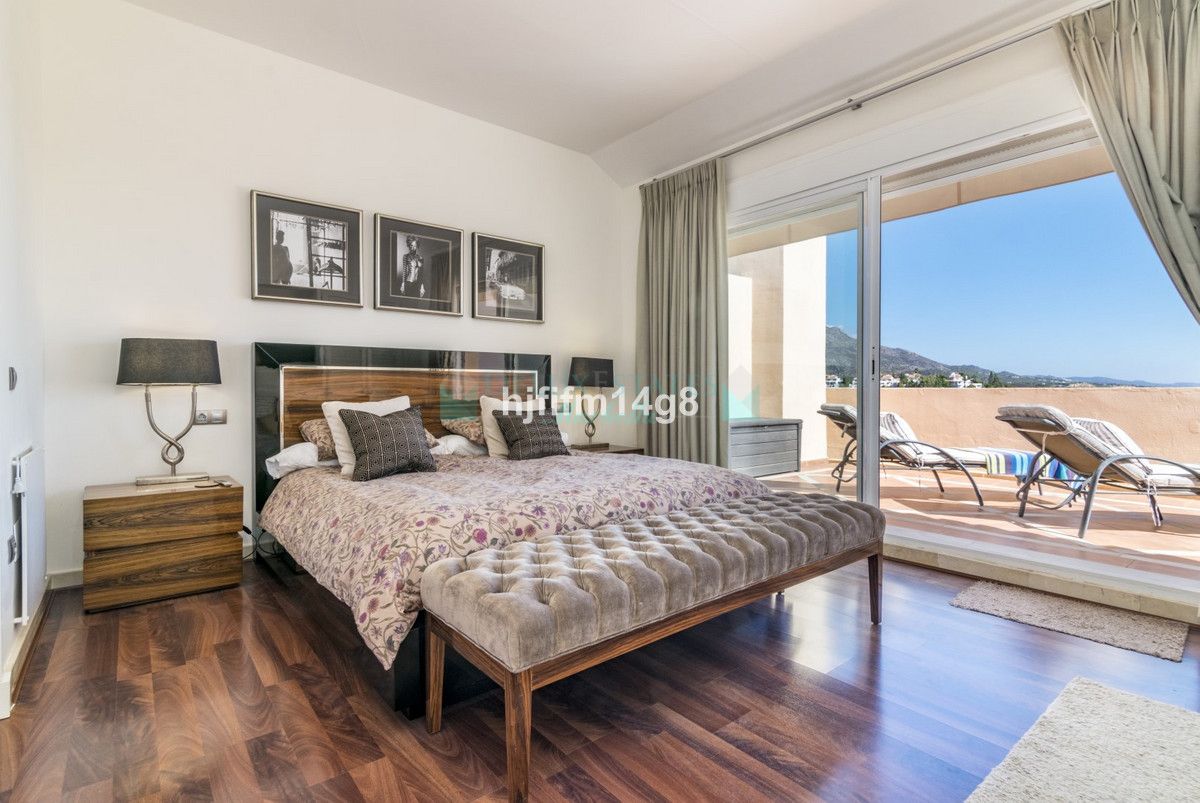 Penthouse for sale in Nueva Andalucia