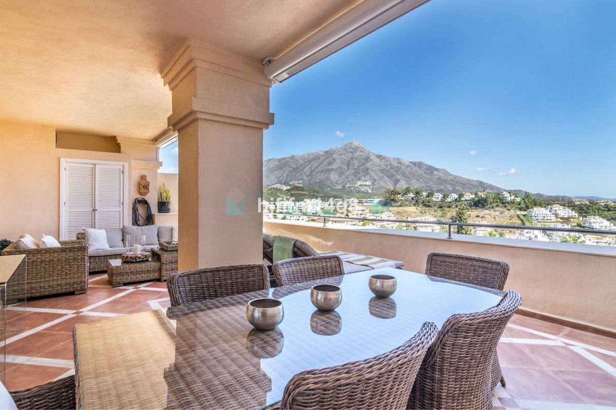 Penthouse for sale in Nueva Andalucia