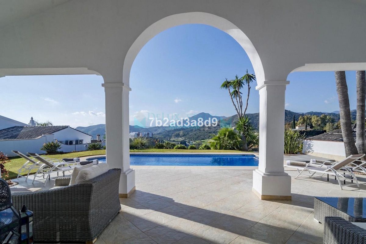 Villa for rent in Benahavis