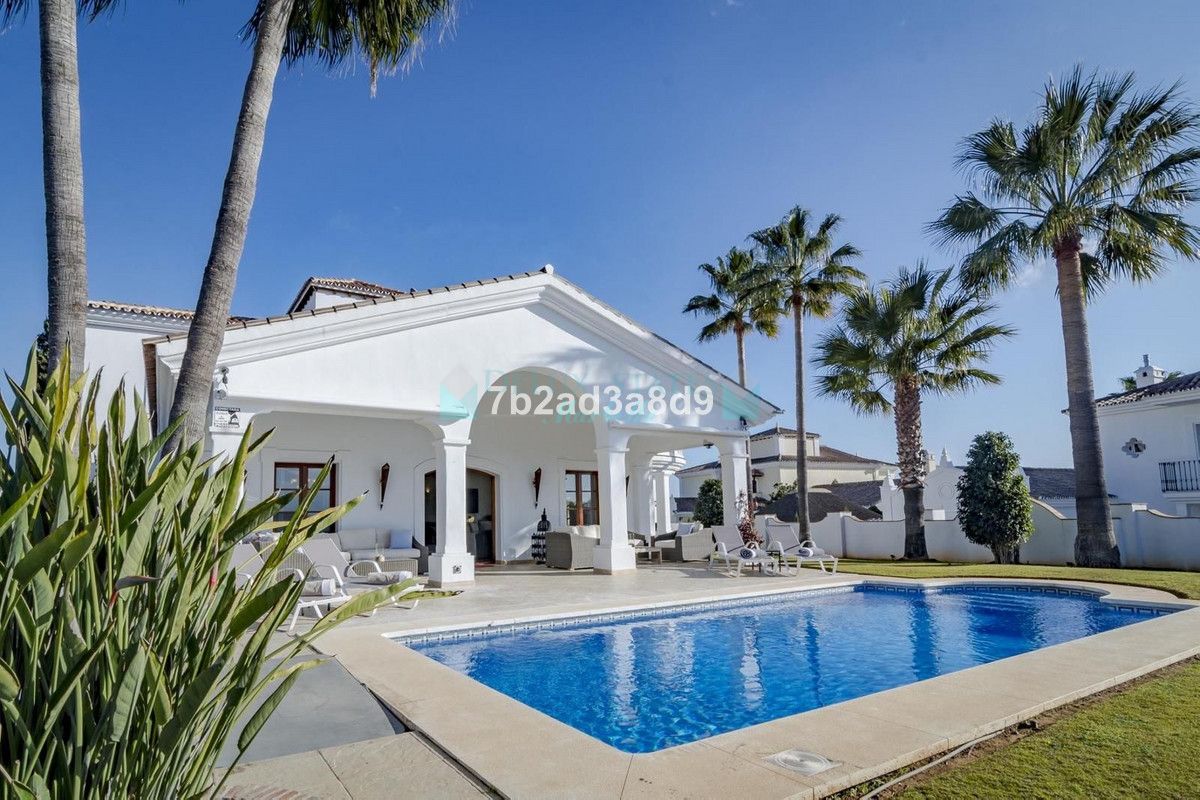 Villa for rent in Benahavis