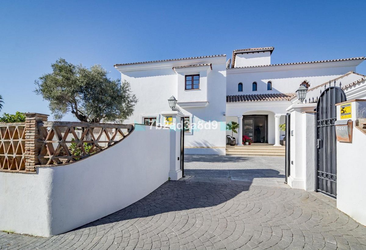 Villa for rent in Benahavis