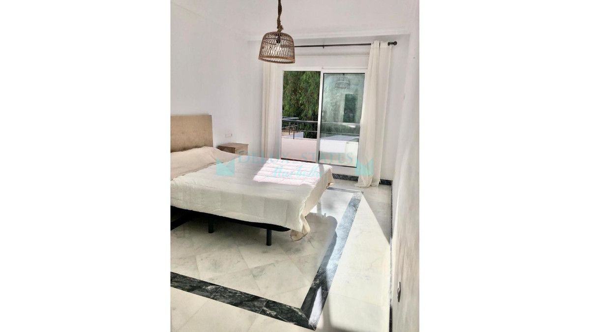 Penthouse for sale in Nueva Andalucia