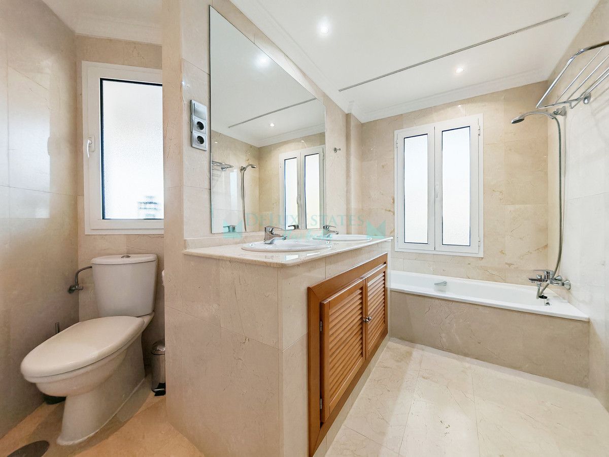 Apartment for sale in Nueva Andalucia