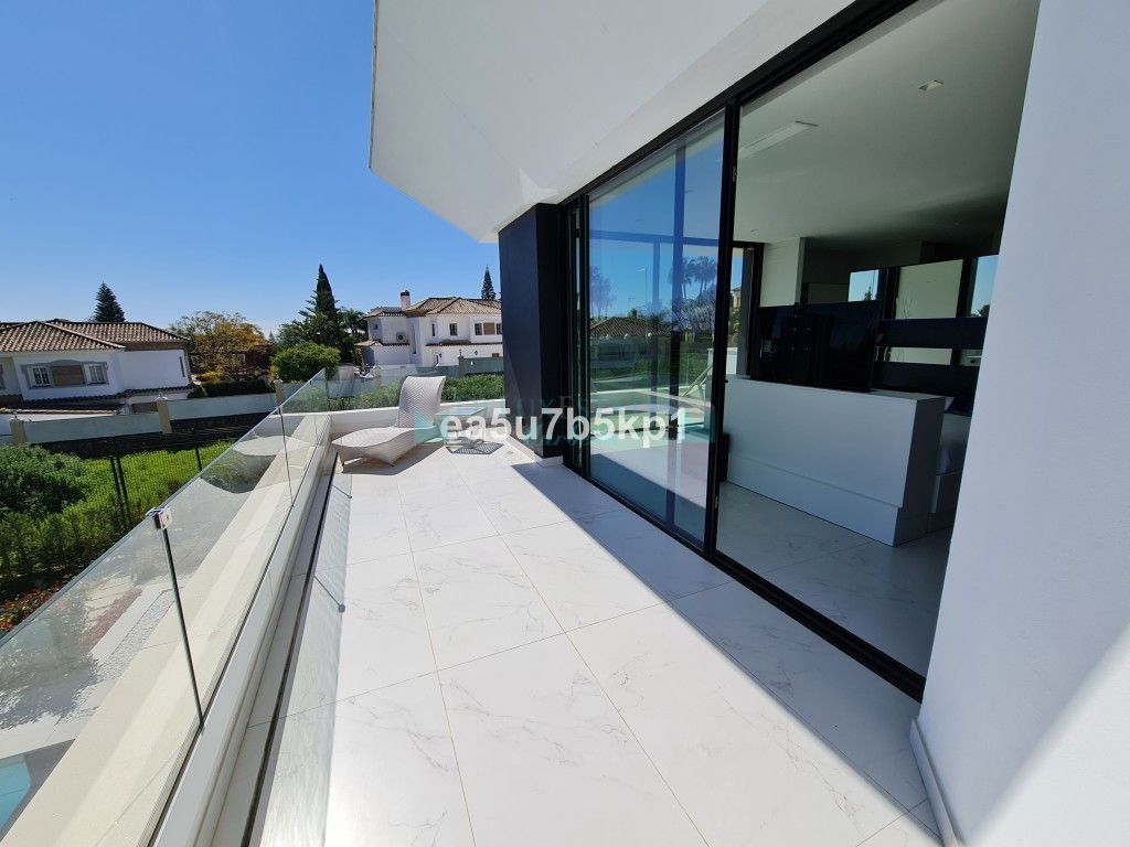 Villa for sale in New Golden Mile, Estepona