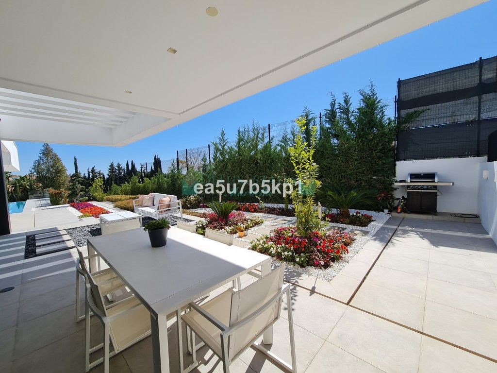 Villa for sale in New Golden Mile, Estepona