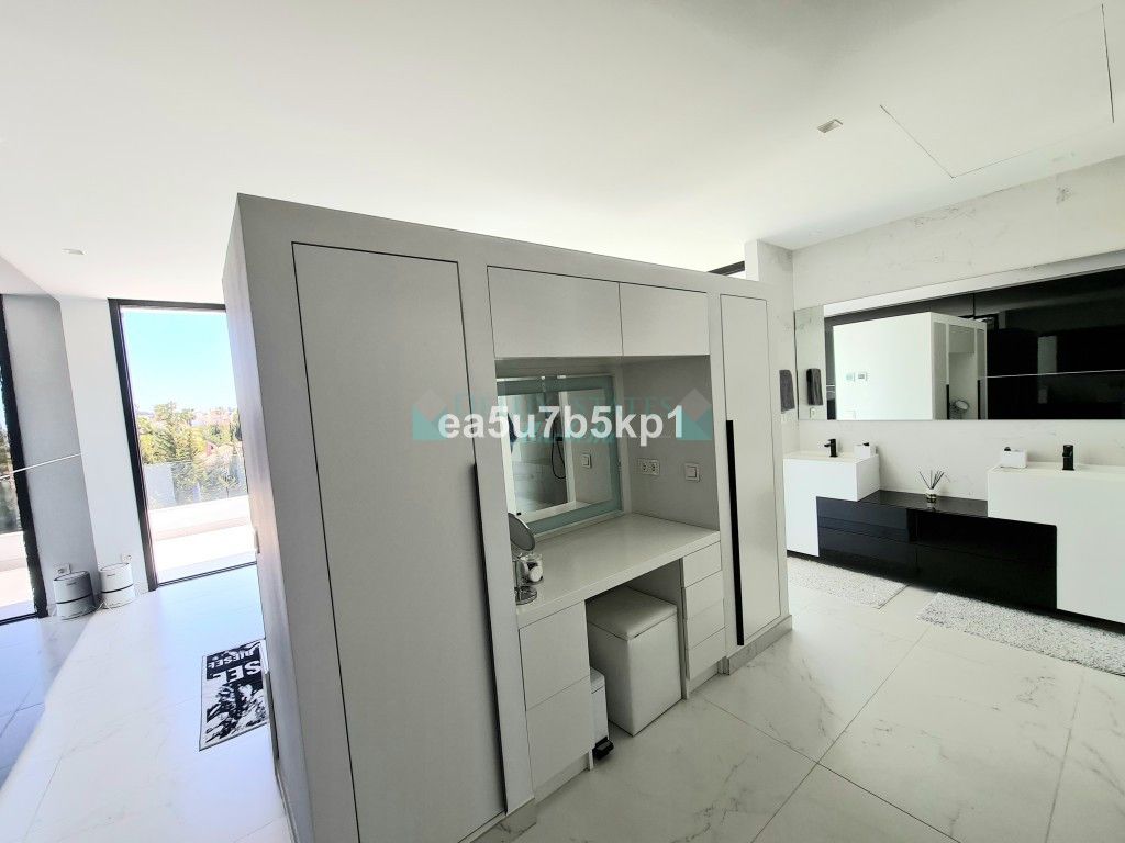 Villa for sale in New Golden Mile, Estepona