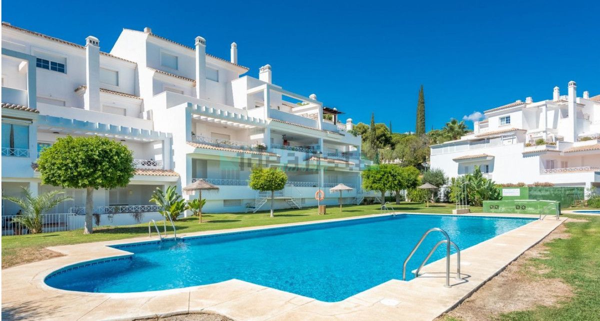 Penthouse for rent in Rio Real, Marbella East