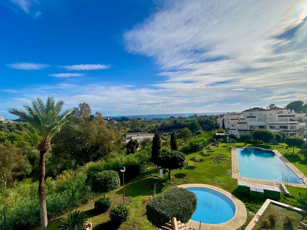 Penthouse for rent in Rio Real, Marbella East