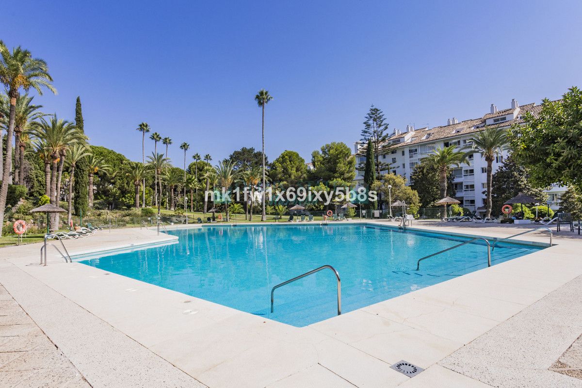 Apartment for sale in Rio Real, Marbella East