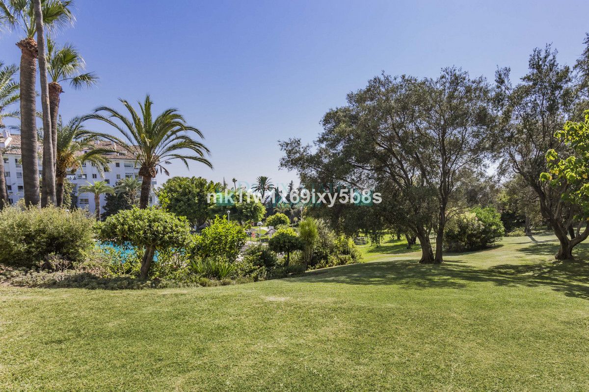 Apartment for sale in Rio Real, Marbella East