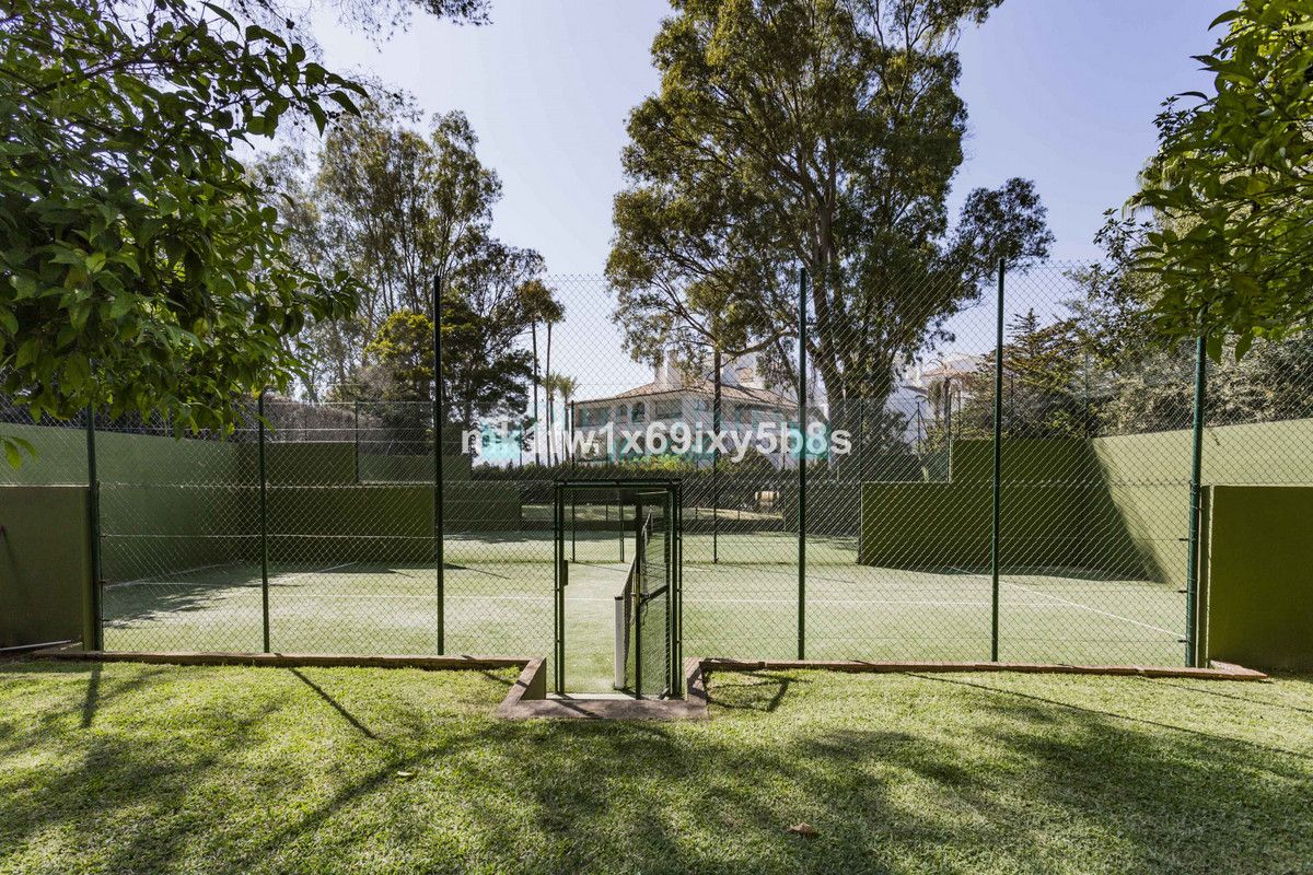 Apartment for sale in Rio Real, Marbella East