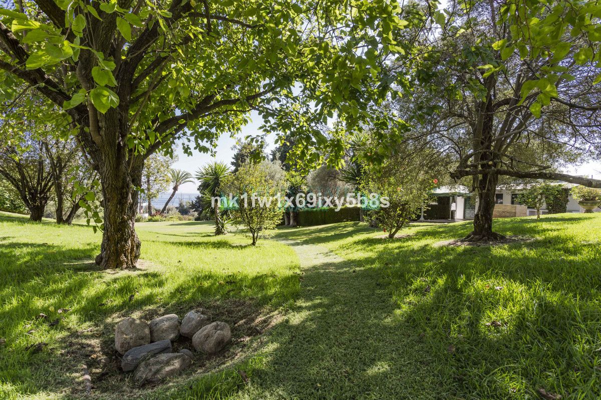 Apartment for sale in Rio Real, Marbella East