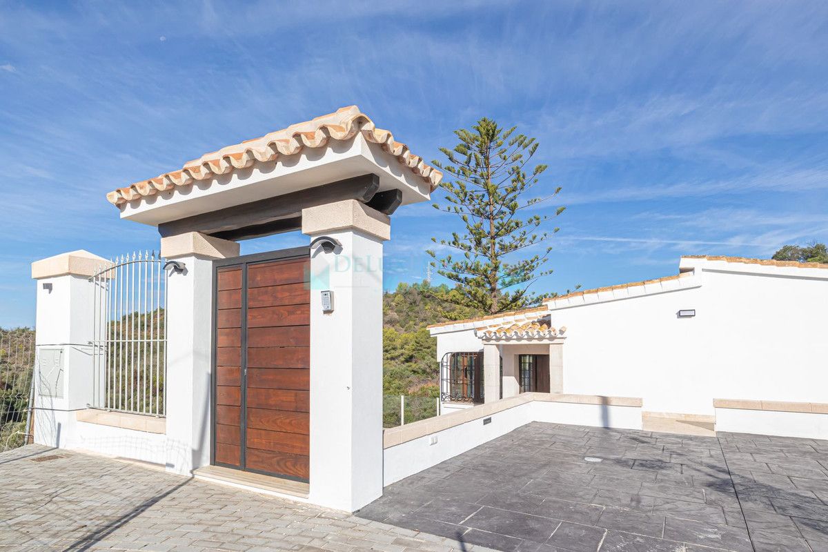 Villa for sale in El Rosario, Marbella East