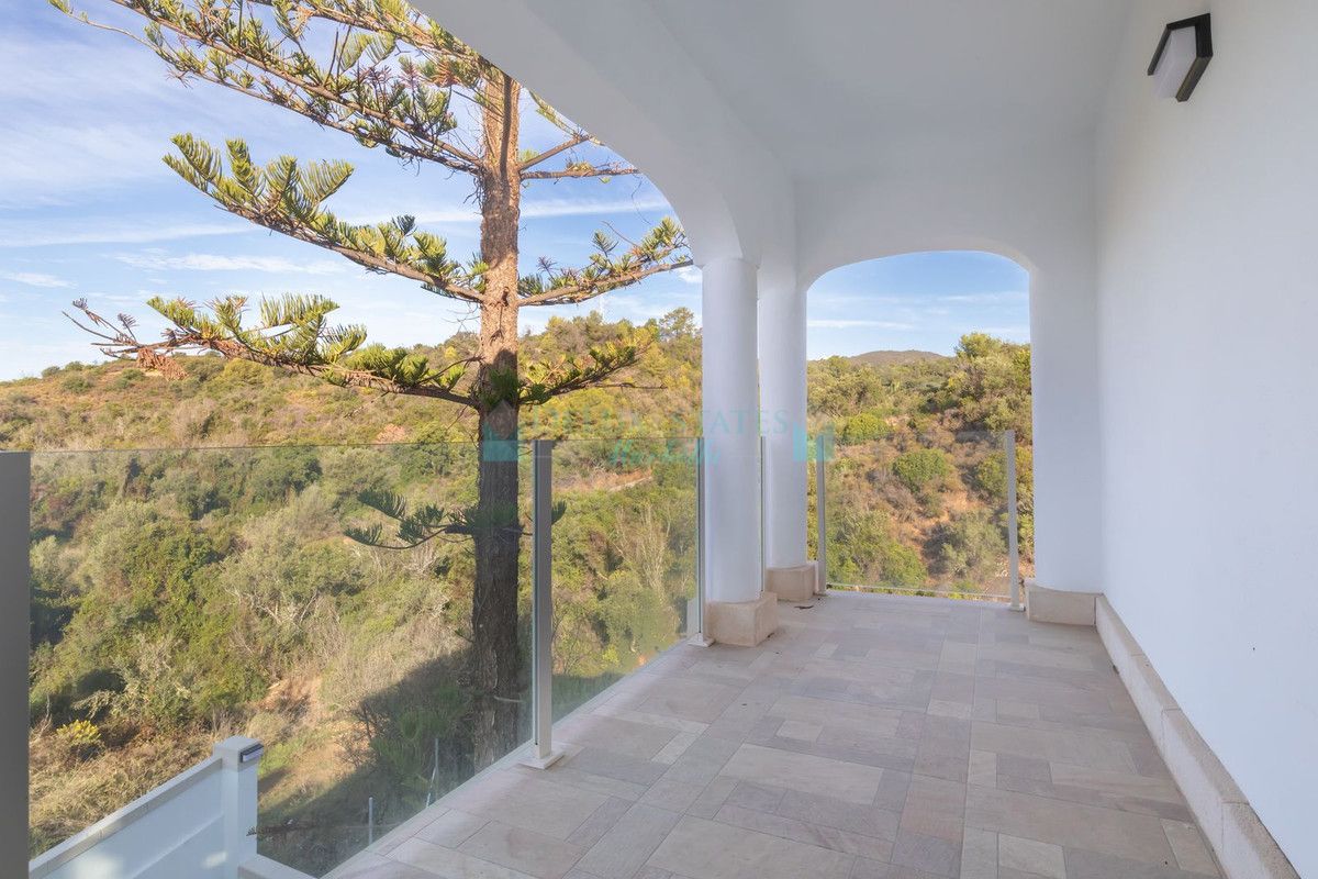 Villa for sale in El Rosario, Marbella East