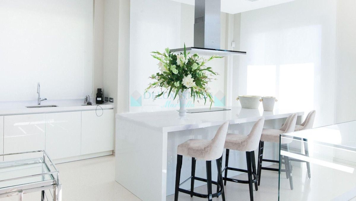 Villa en venta en El Rosario, Marbella Este