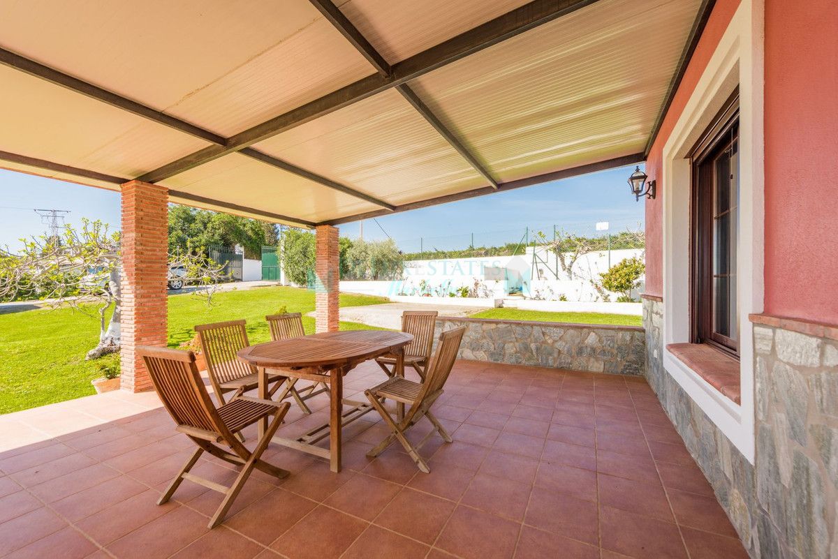 Villa for sale in Estepona