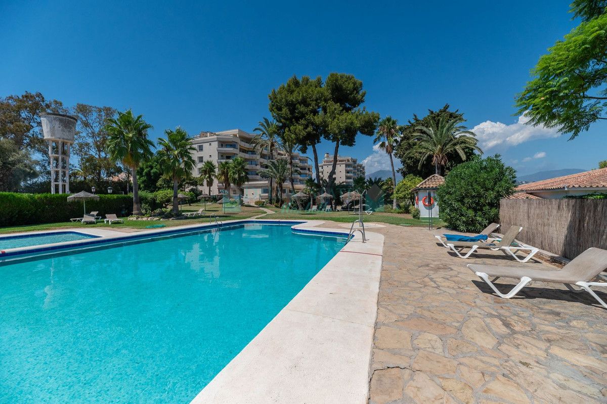 Apartamento en venta en Estepona