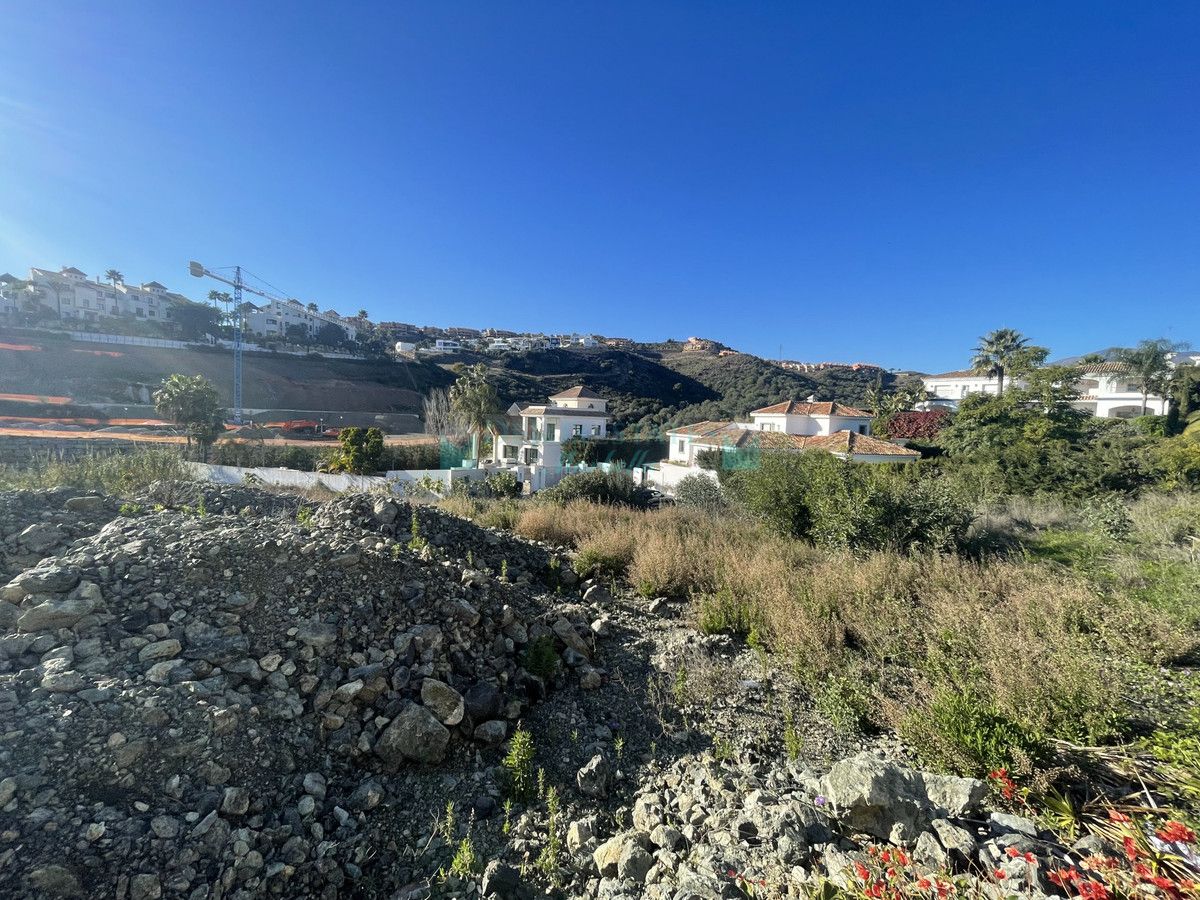 Plot for sale in Benahavis