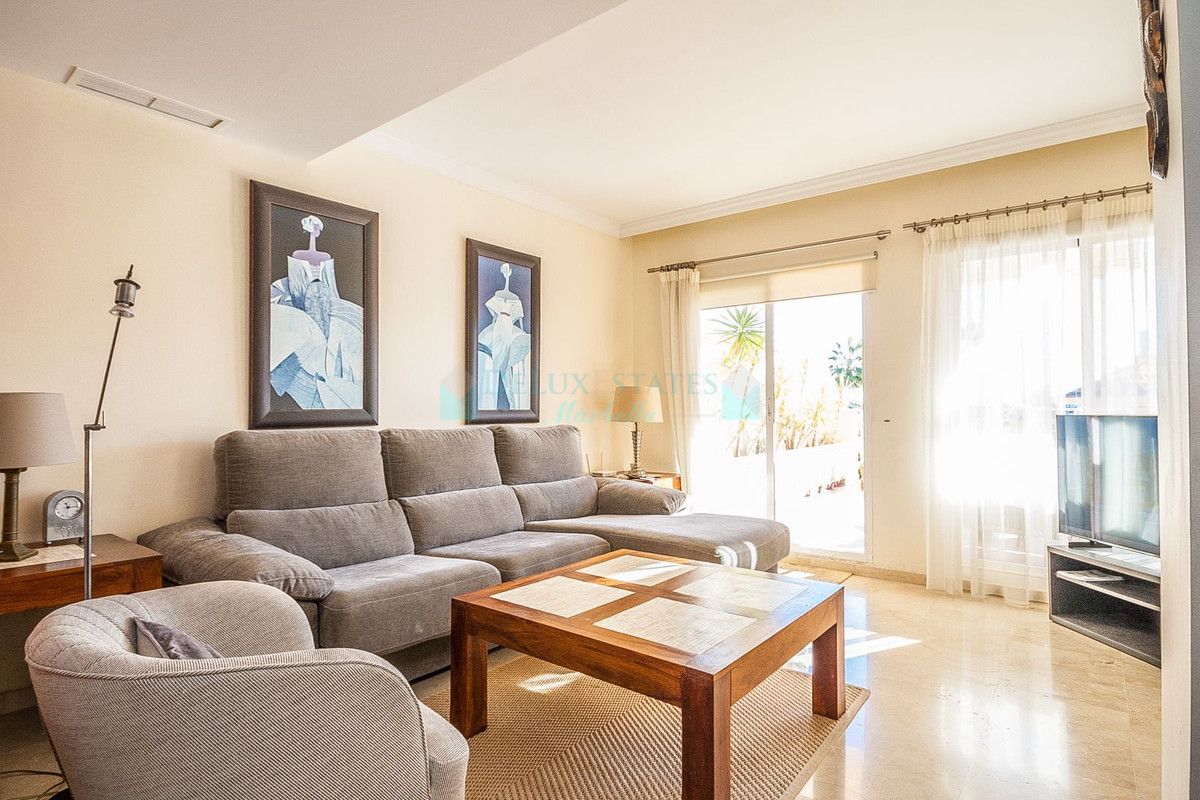 Penthouse for sale in Elviria, Marbella East