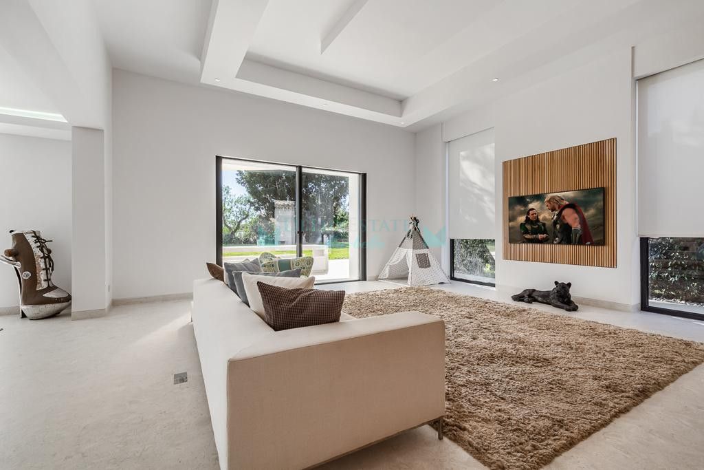 Villa for rent in Estepona