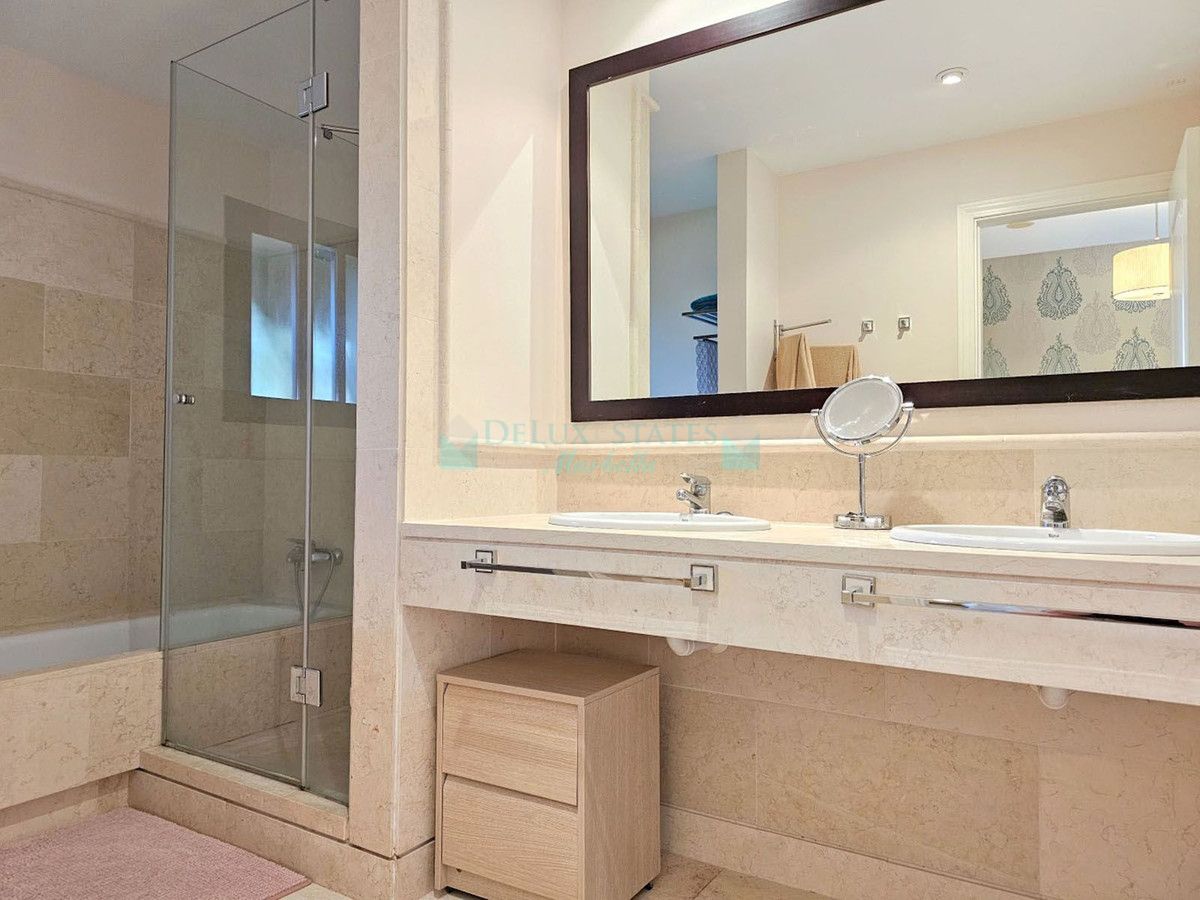 Apartamento Planta Baja en alquiler en Benahavis