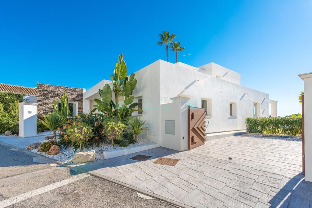 Villa for rent in El Paraiso, Estepona