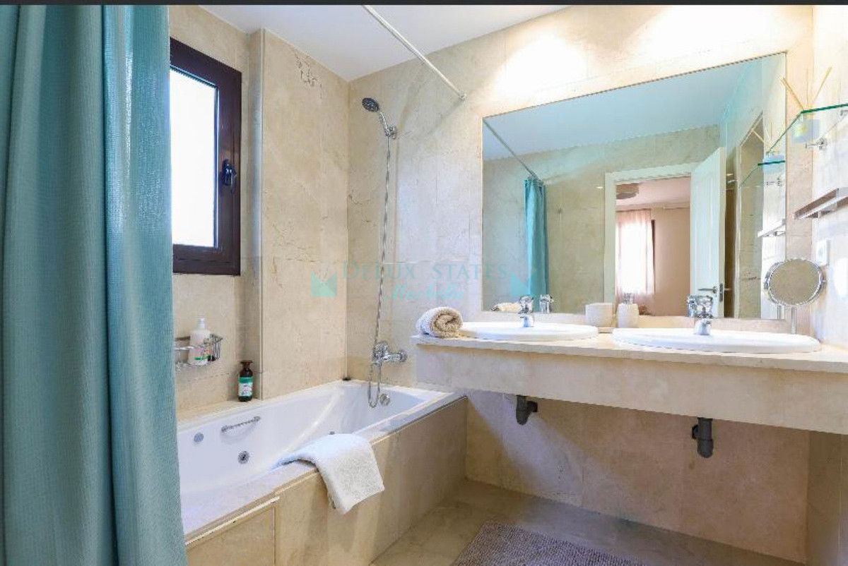 Ground Floor Apartment for sale in Nueva Andalucia