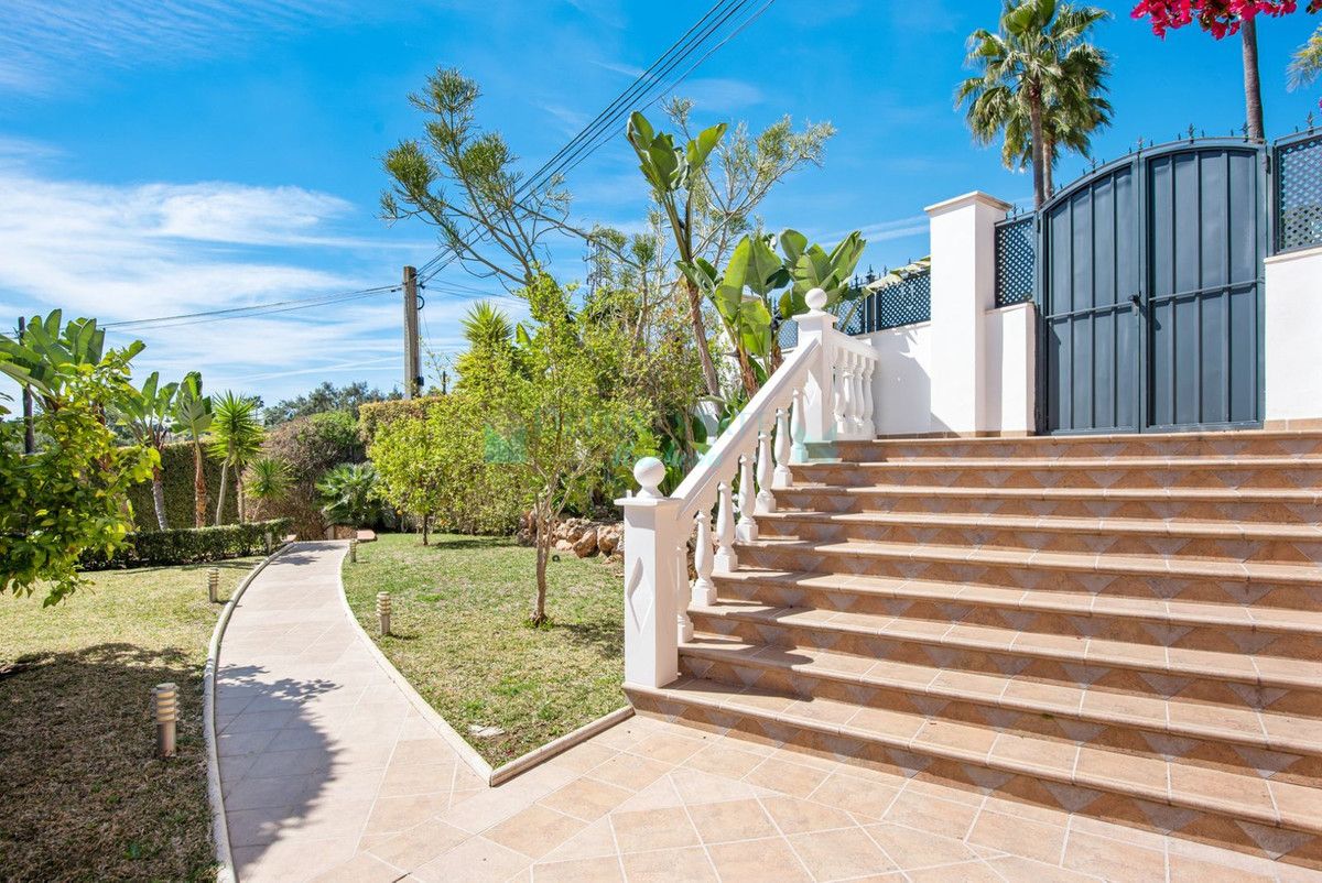 Villa en venta en Elviria, Marbella Este