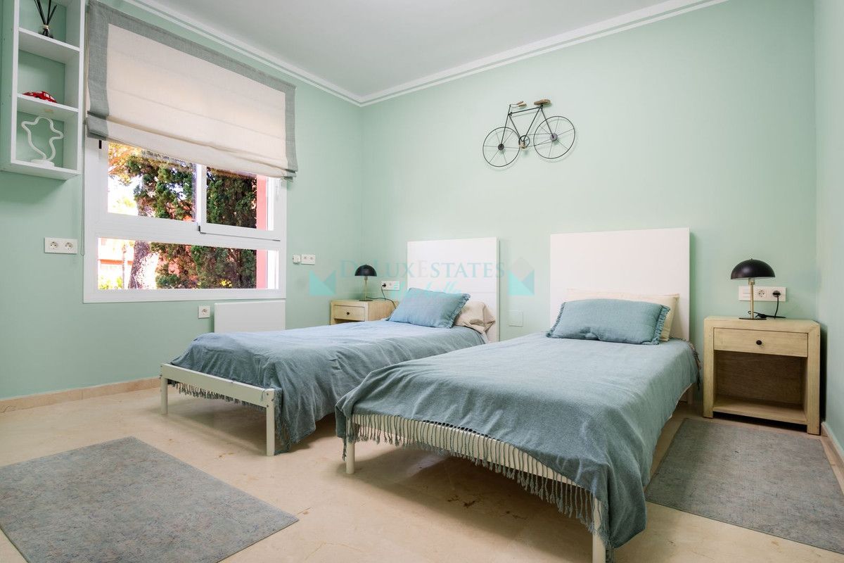 Apartamento en venta en Elviria, Marbella Este