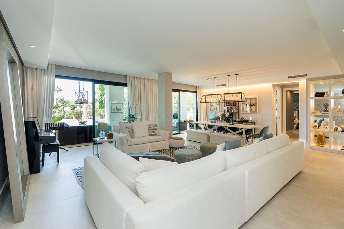 Apartamento Planta Baja en venta en El Paraiso, Estepona