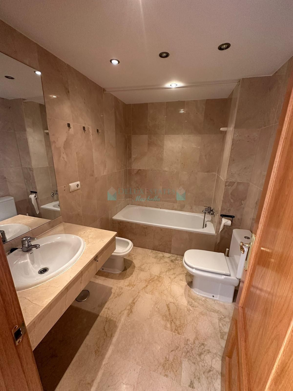 Apartamento en venta en Selwo, Estepona