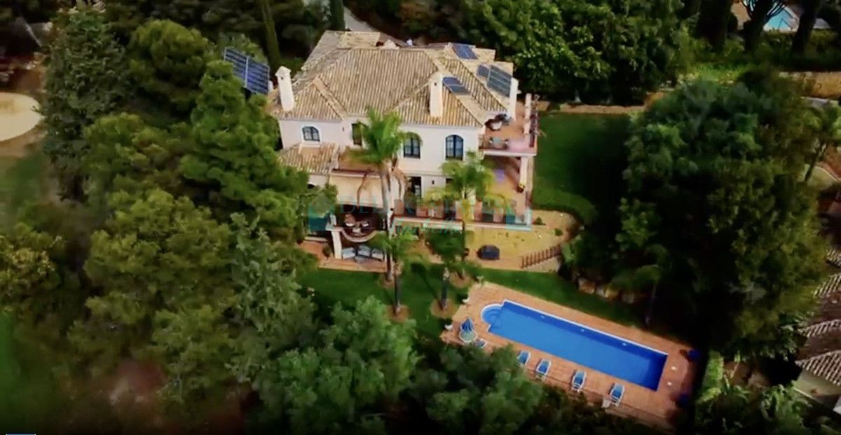 Villa for sale in Rio Real, Marbella East