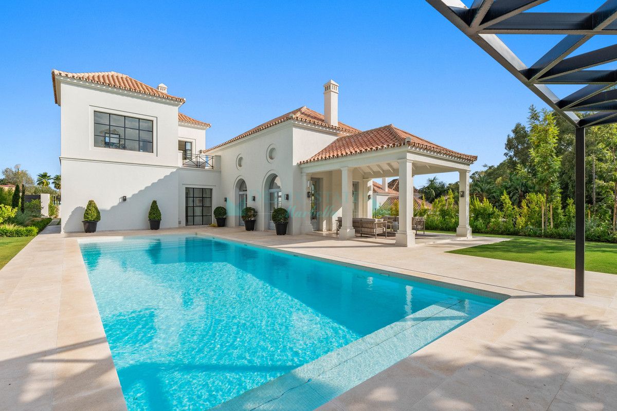 Villa for sale in Nueva Andalucia