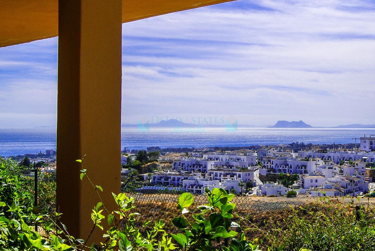 Ground Floor Apartment for sale in El Paraiso, Estepona