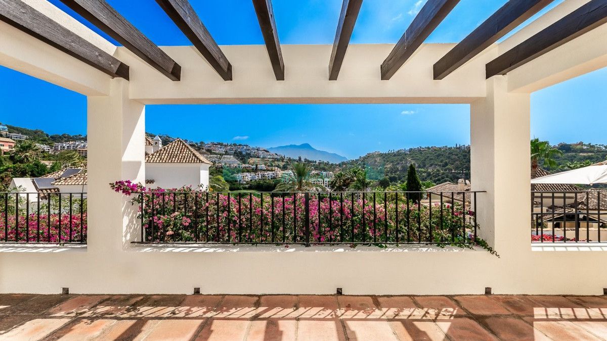 Villa for sale in Los Arqueros, Benahavis