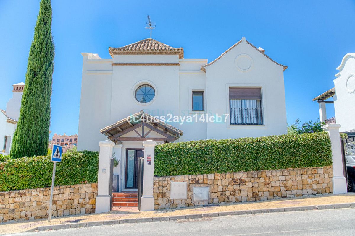 Villa for sale in Estepona