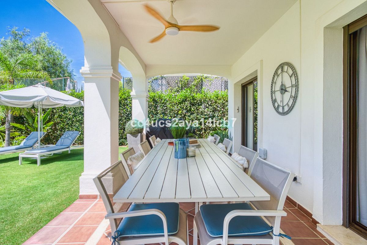 Villa for sale in Estepona