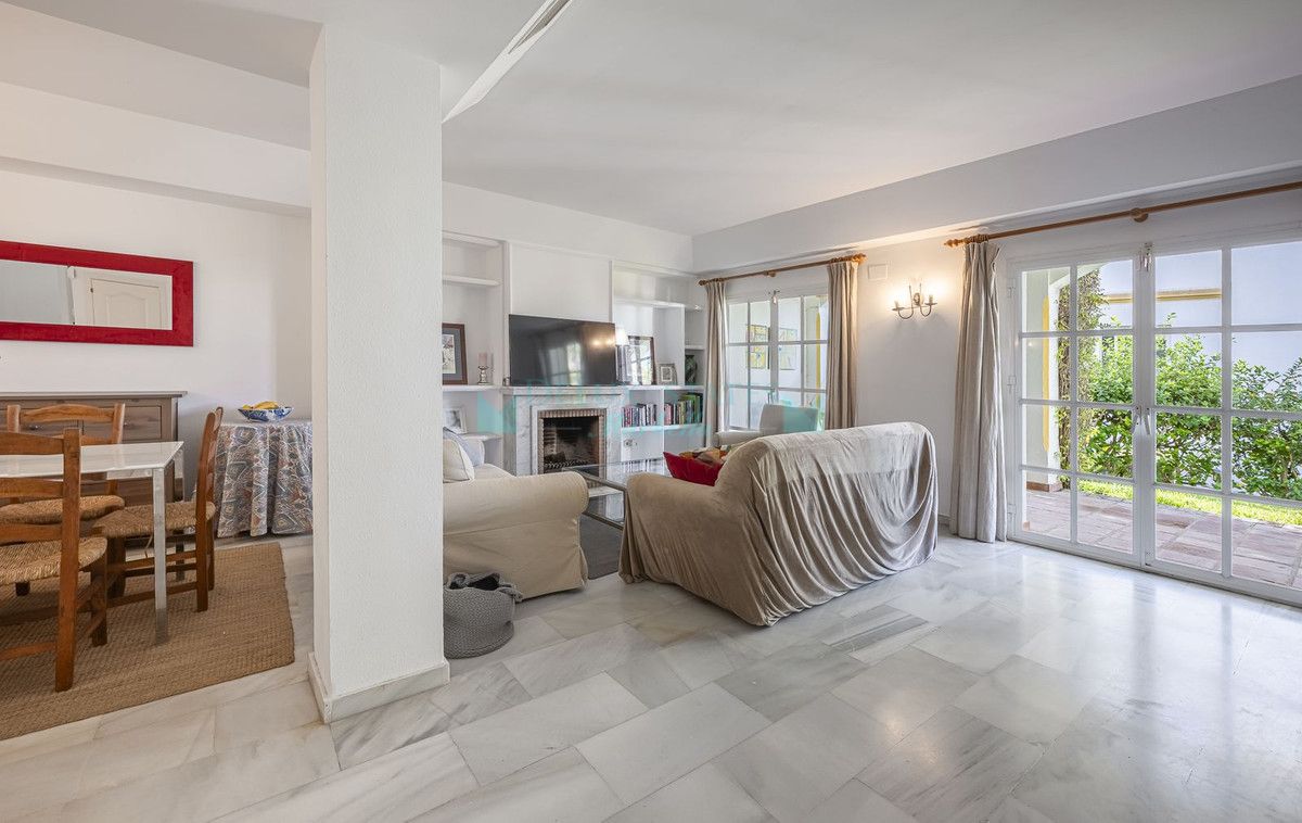 Town House for sale in Estepona