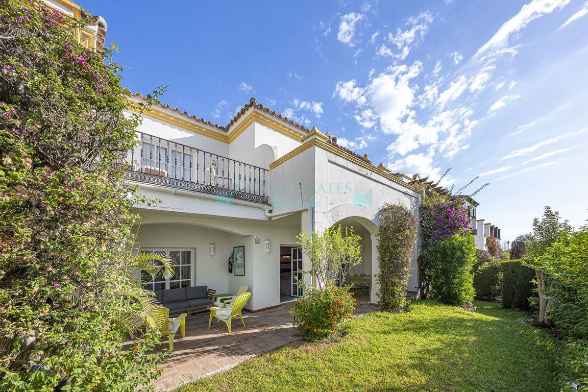 Town House for sale in Estepona
