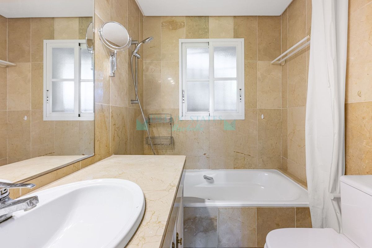 Town House for sale in Estepona