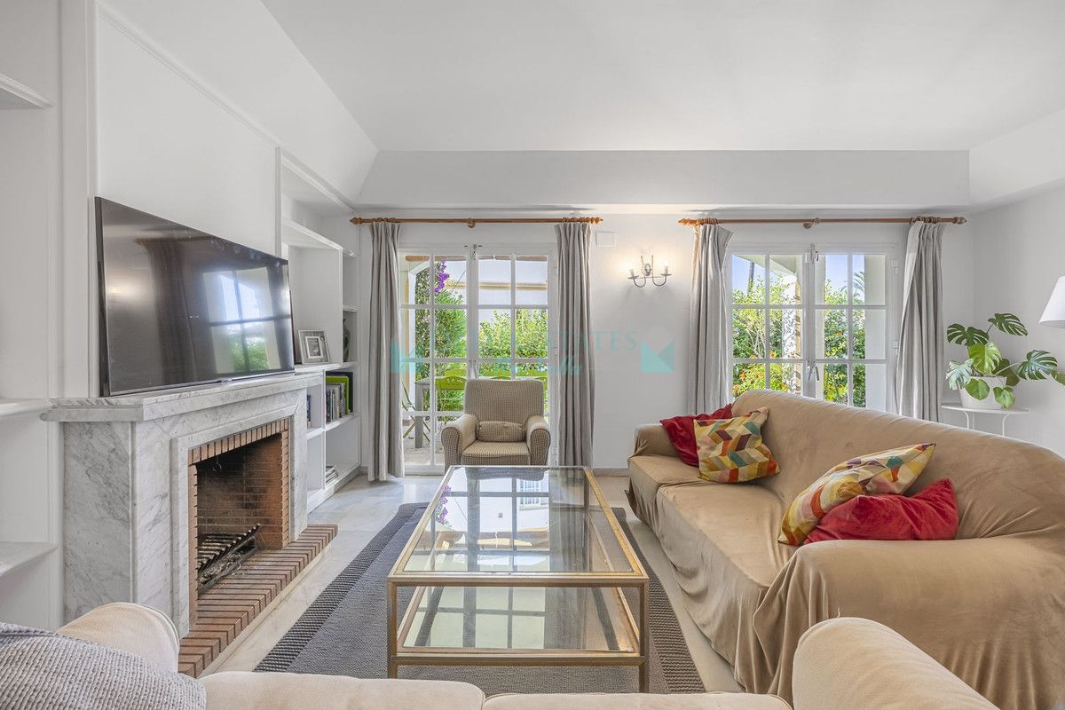 Town House for sale in Estepona