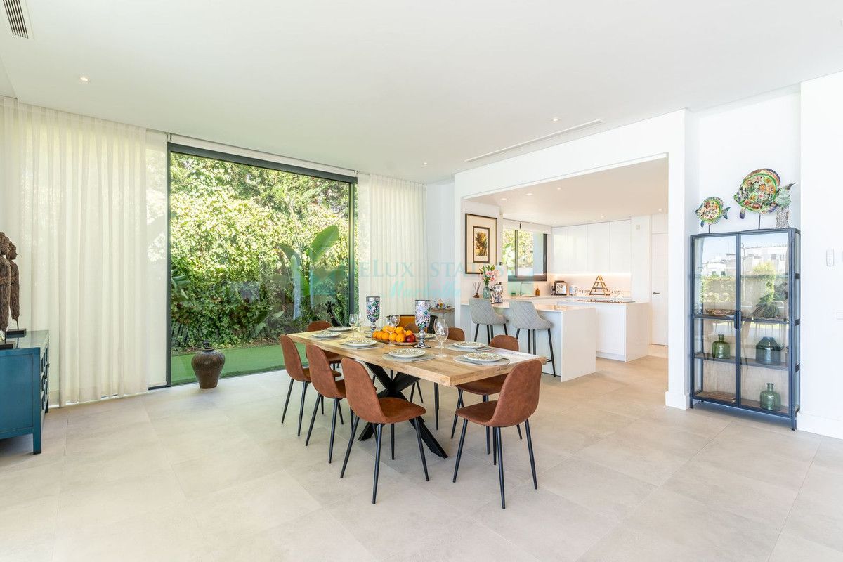 Villa en venta en Cabopino, Marbella Este