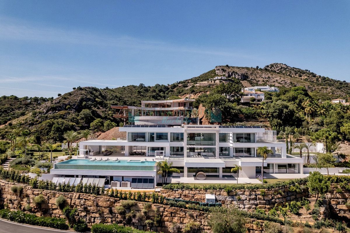 Villa for sale in Benahavis