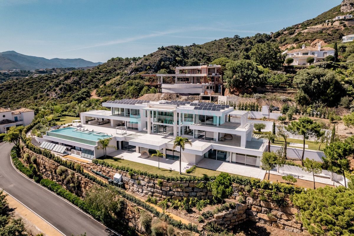 Villa for sale in Benahavis