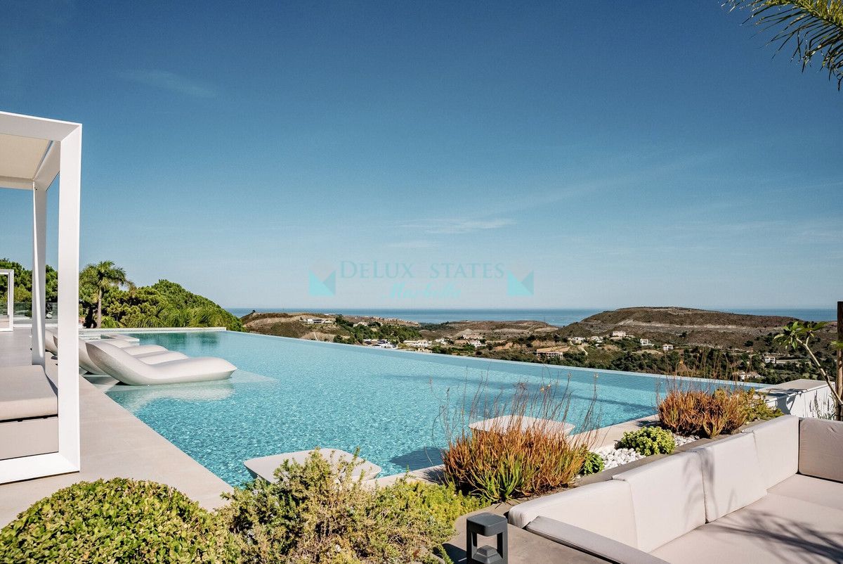 Villa for sale in Benahavis