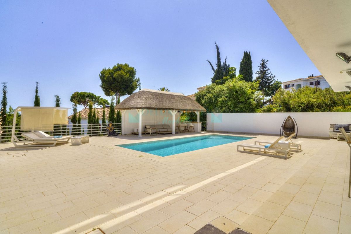 Villa for sale in El Rosario, Marbella East