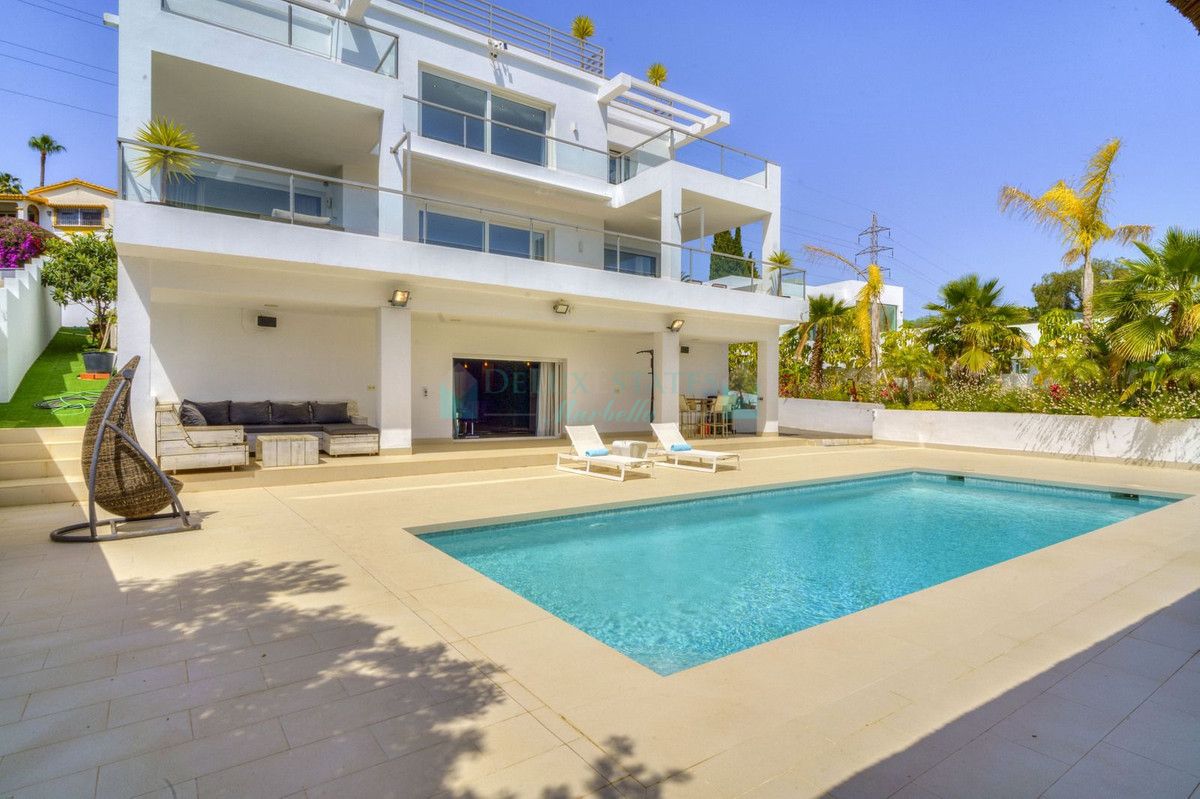 Villa for sale in El Rosario, Marbella East