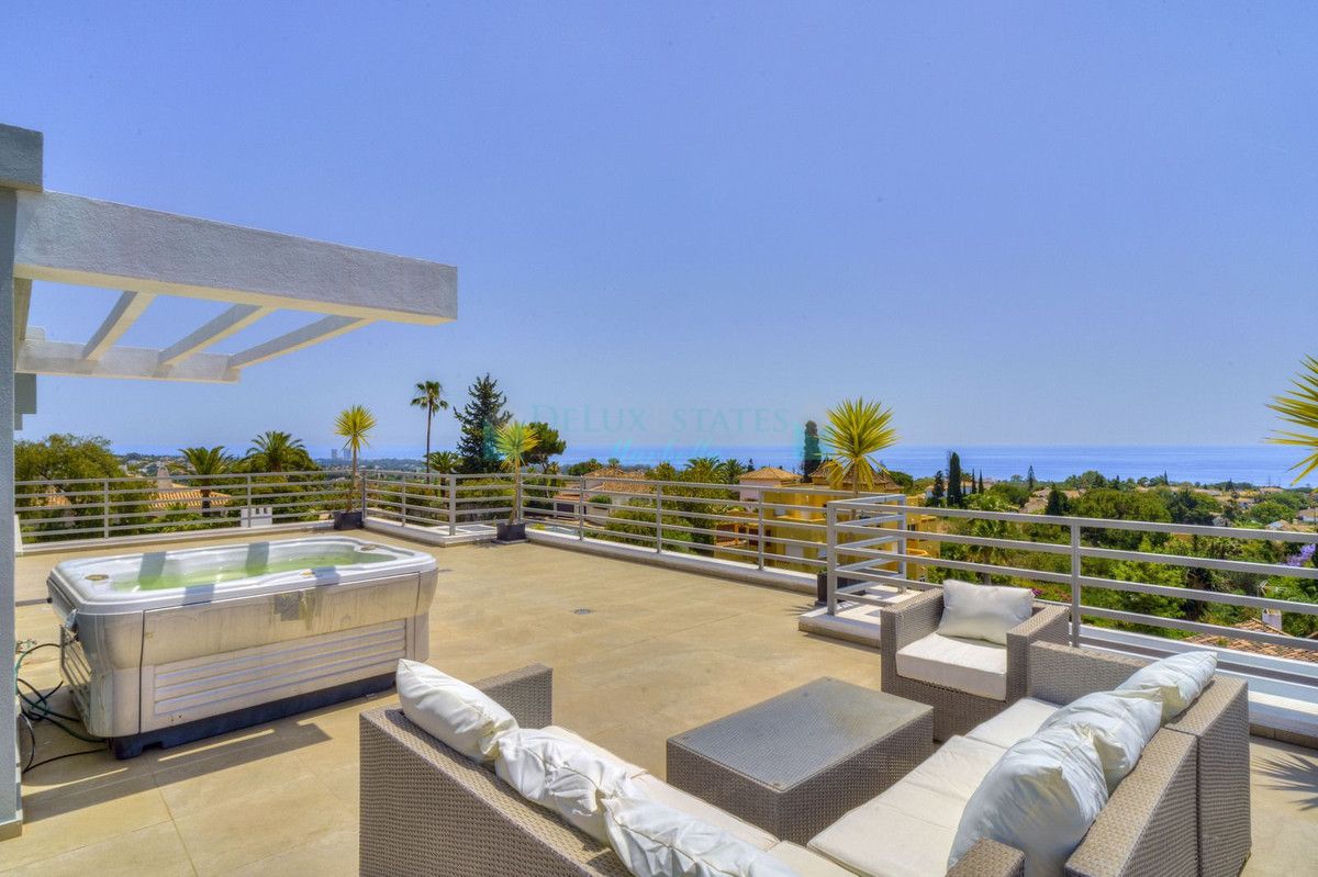 Villa for sale in El Rosario, Marbella East