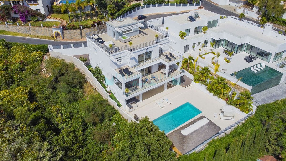 Villa for sale in El Rosario, Marbella East