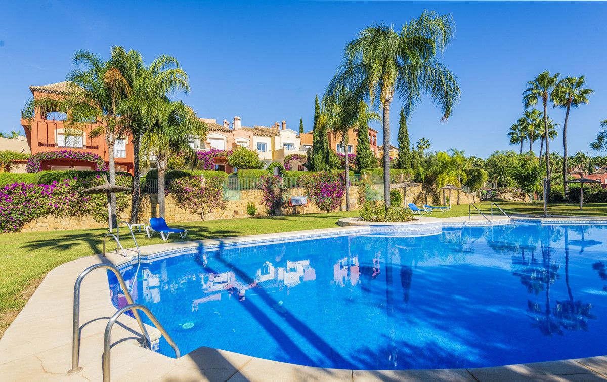 Town House for sale in Nueva Andalucia